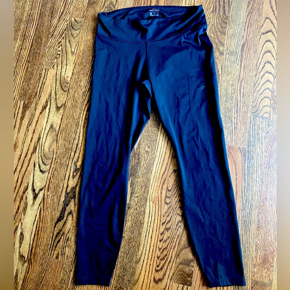 Black Nike pocket leggings